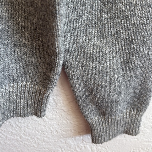 Uniqlo long sleeve crew neck wool blend HEATTECH pullover sweater - Picture 5 of 8